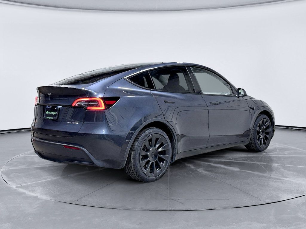 Used 2024 Tesla Model Y Long Range AWD/4WD image 3