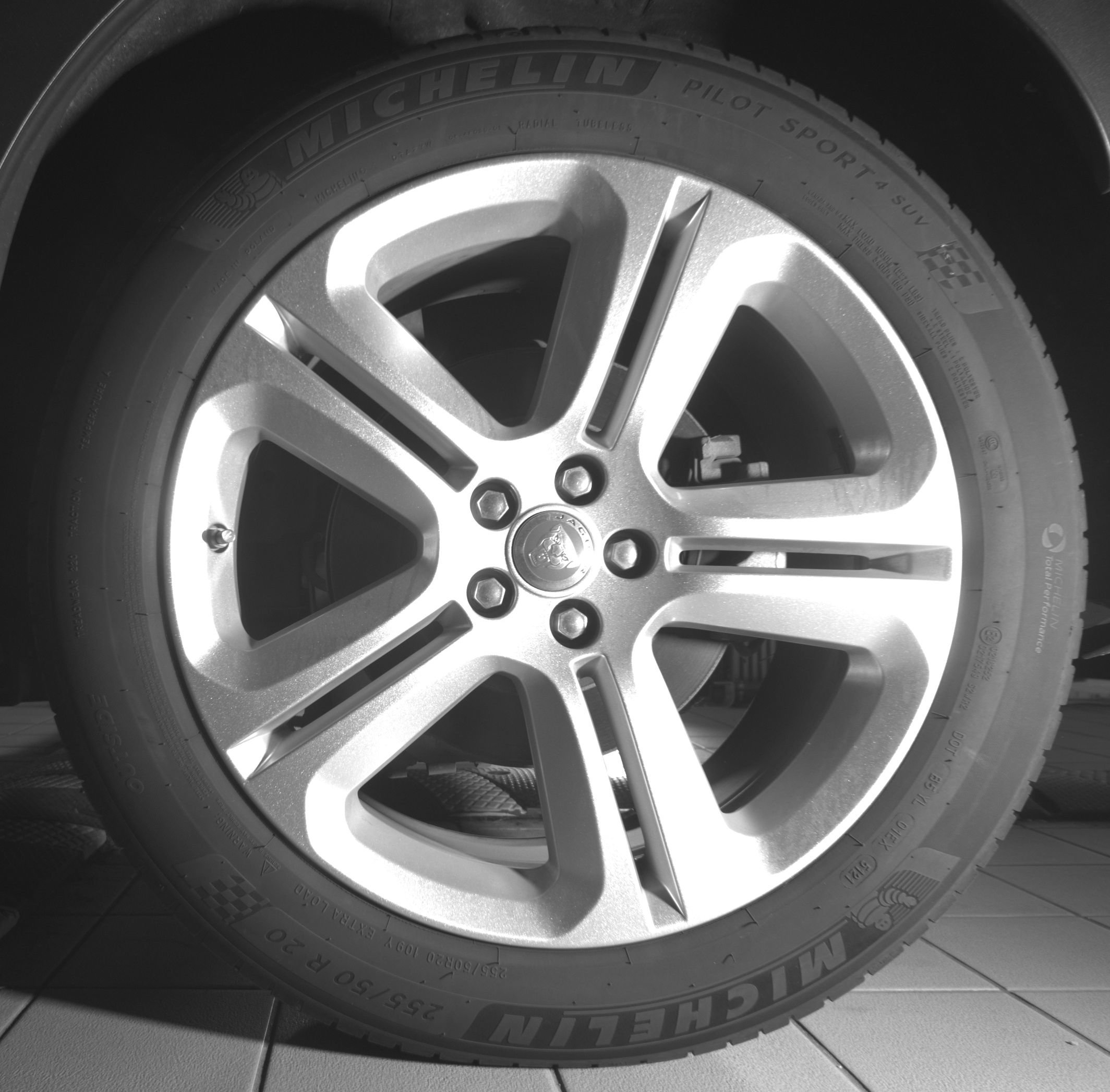 Used 2019 Jaguar F-PACE R-Sport AWD/4WD image 15