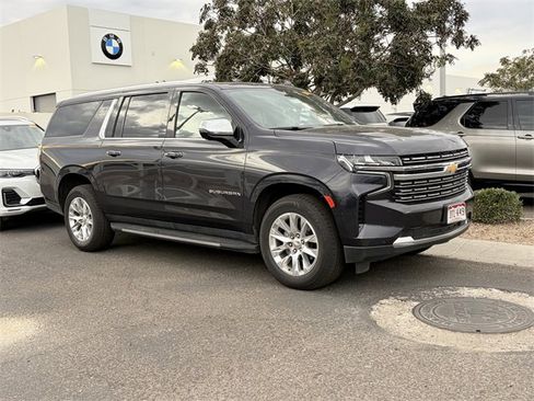 Used 2023 Chevrolet Suburban Premier image 3
