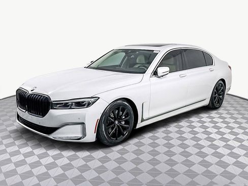 Used 2021 BMW 740i image 4