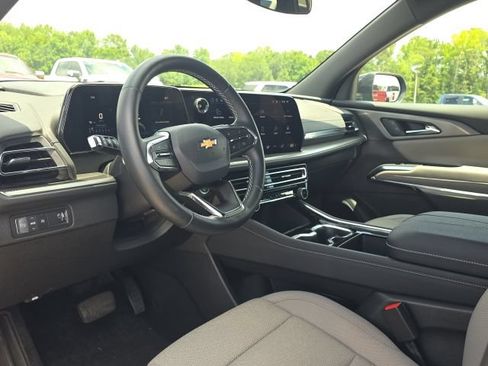 Used 2025 Chevrolet Traverse LT w/ LPO, Floor Liner Package FWD image 24
