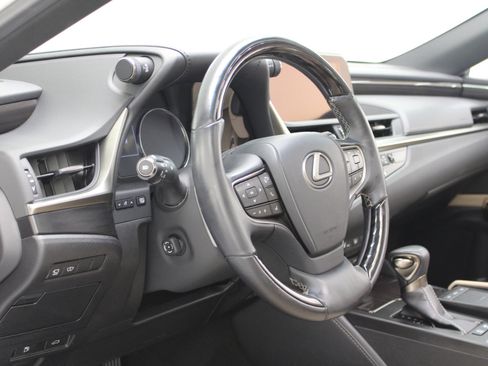 Used 2019 Lexus ES 300h Luxury image 31