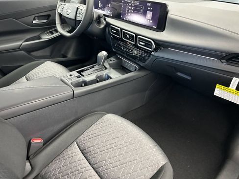 Used 2026 Nissan Sentra SV w/ SV Convenience Package FWD image 14