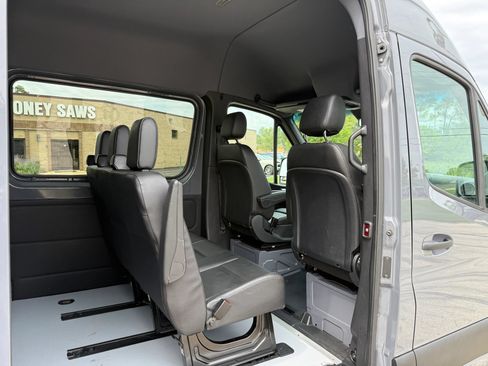 Used 2023 Mercedes-Benz Sprinter 2500 image 17