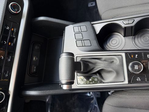 Used 2025 Kia Sportage LX FWD image 39