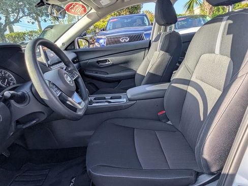 Certified 2023 Nissan Sentra SV FWD image 10