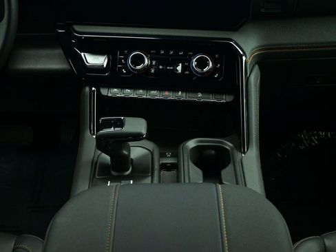 Used 2024 GMC Sierra 1500 AT4 w/ Technology Package image 5