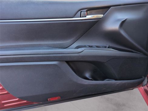 Used 2020 Toyota Camry LE image 14