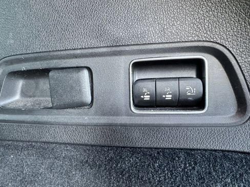 Used 2021 Mercedes-Benz GLS 450 4MATIC image 11