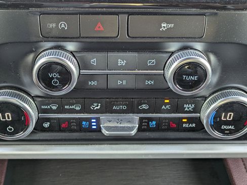 Used 2024 Ford Expedition Limited image 25