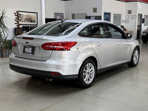 Used 2017 Ford Focus SE FWD image 2