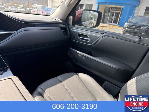 Used 2025 INFINITI QX80 Sensory image 20