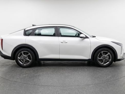Used 2025 Kia K4 FWD image 11