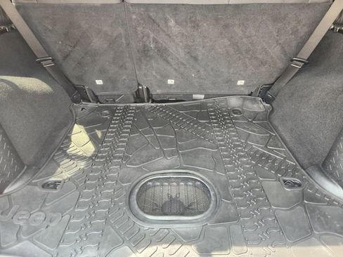 Used 2015 Jeep Wrangler Unlimited Sahara AWD/4WD image 31