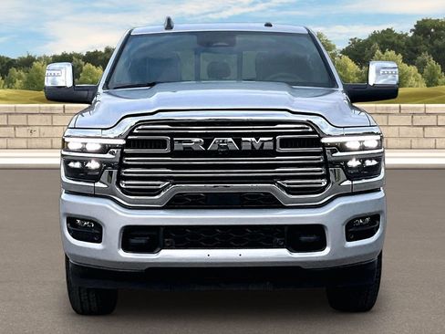 Used 2026 RAM 2500 Laramie AWD/4WD image 3