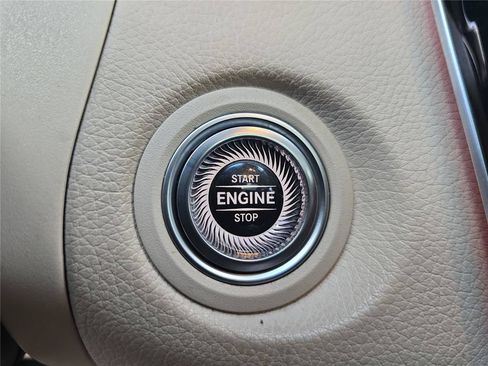 Used 2022 Mercedes-Benz GLC 300 4MATIC image 23
