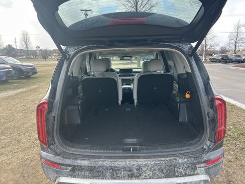 Used 2022 Kia Telluride EX w/ EX Premium Package image 13