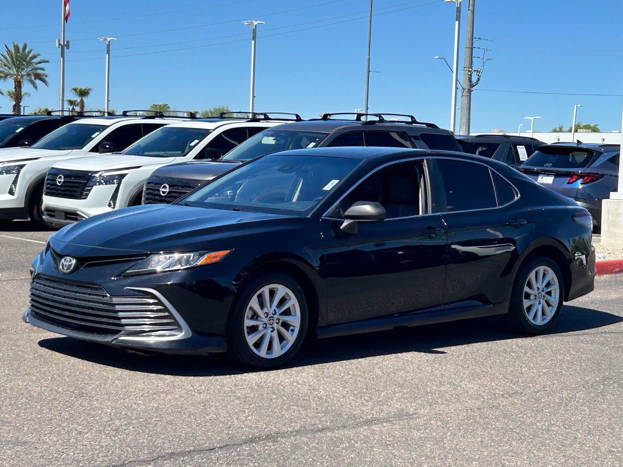 Used 2022 Toyota Camry LE w/ Carpet Mat Package (TMS) FWD image 2