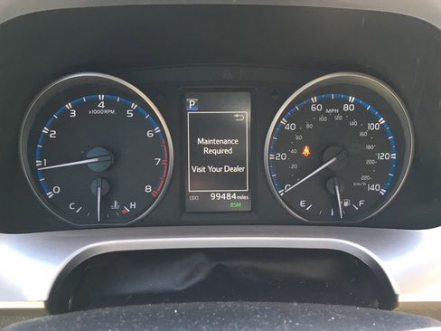 Used 2018 Toyota RAV4 XLE AWD/4WD image 2