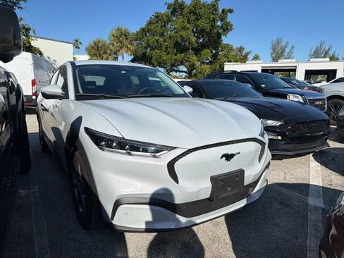 Used 2021 Ford Mustang Mach-E Select w/ Comfort/Technology Package image 3