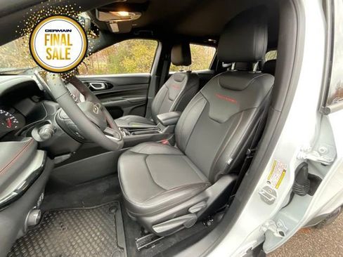 Used 2025 Jeep Compass Trailhawk image 10