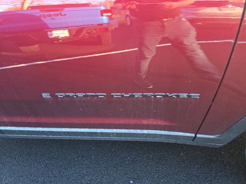 New 2025 Jeep Grand Cherokee Altitude image 23