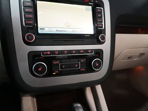 Used 2012 Volkswagen Eos Executive image 23