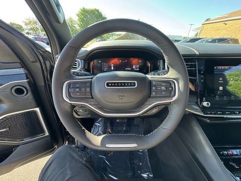Used 2022 Jeep Wagoneer Series III w/ Premium Group I AWD/4WD image 16