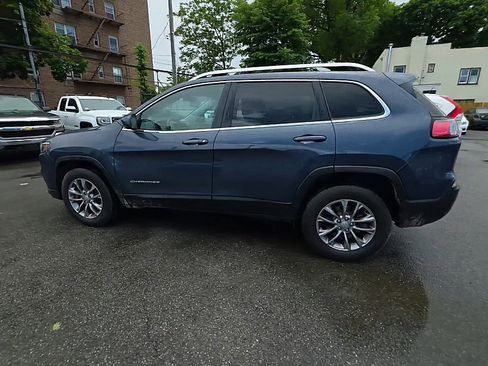 Used 2019 Jeep Cherokee Latitude Plus w/ Cold Weather Group AWD/4WD image 2