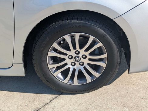 Used 2020 Toyota Sienna XLE FWD image 11
