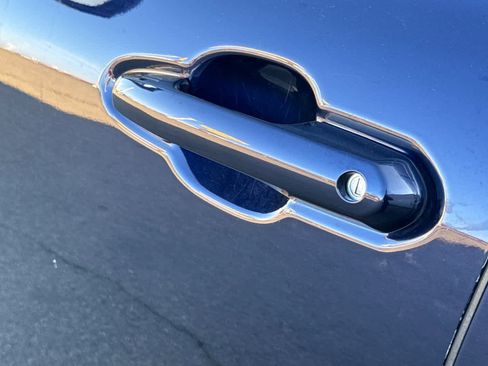 Used 2022 Toyota Highlander LE image 17