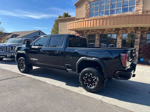 Used 2025 GMC Sierra 2500 AT4X image 32