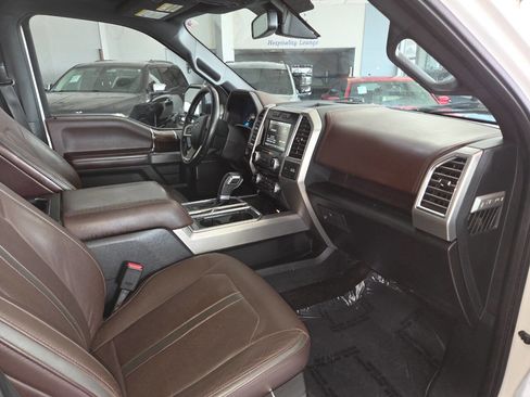 Used 2015 Ford F150 Platinum w/ Equipment Group 701A Luxury AWD/4WD image 32