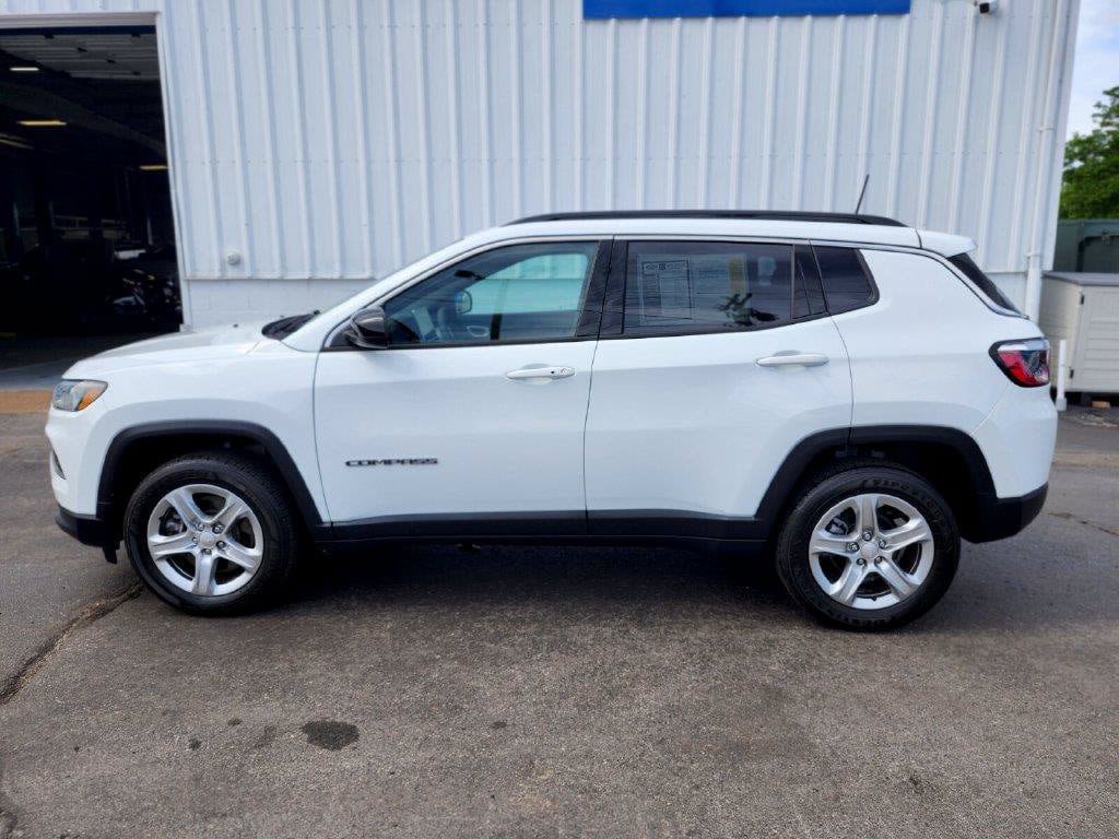 Used 2023 Jeep Compass Latitude AWD/4WD image 2