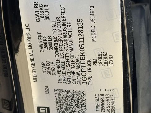 Used 2025 Chevrolet Colorado Trail Boss AWD/4WD image 31