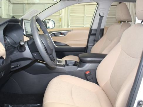 Used 2019 Toyota RAV4 XLE FWD image 10