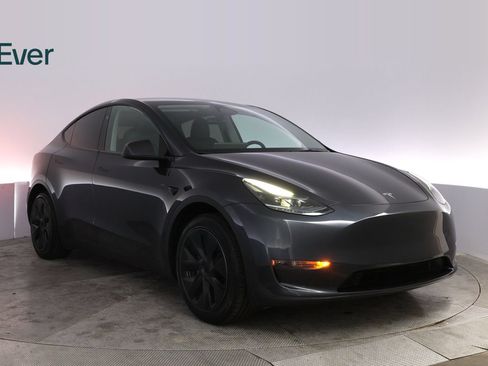 Used 2024 Tesla Model Y Long Range RWD image 13