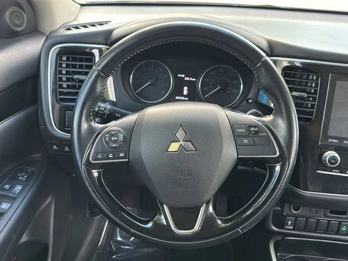 Used 2020 Mitsubishi Outlander SE FWD image 32