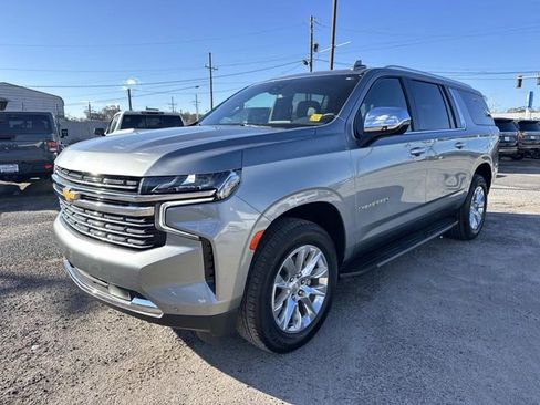 Used 2024 Chevrolet Suburban Premier image 3