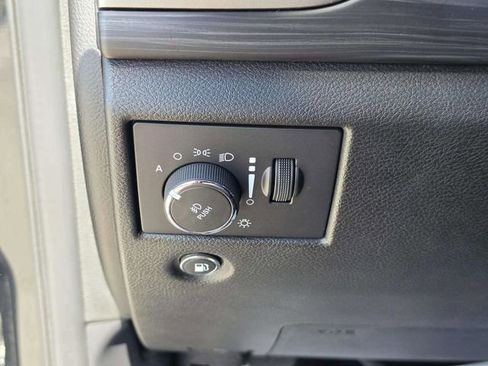 Used 2022 Jeep Grand Cherokee Laredo X RWD image 34