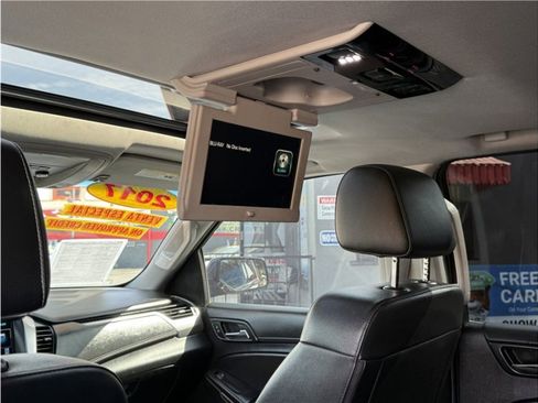 Used 2017 Chevrolet Suburban LT image 24