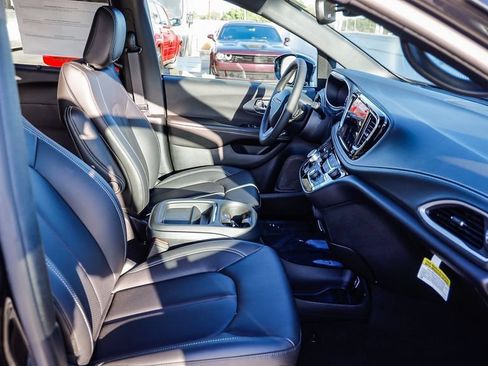 New 2027 Chrysler Pacifica Select FWD image 20