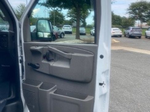 Used 2020 Chevrolet Express 2500 RWD image 15