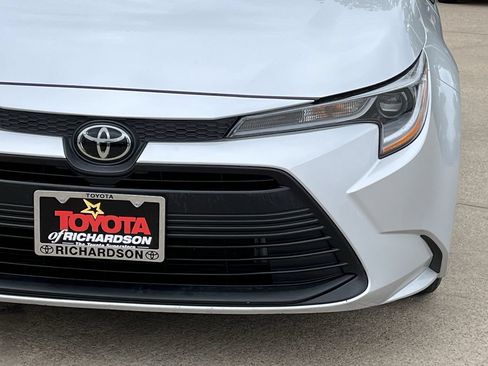 Used 2025 Toyota Corolla LE FWD image 8