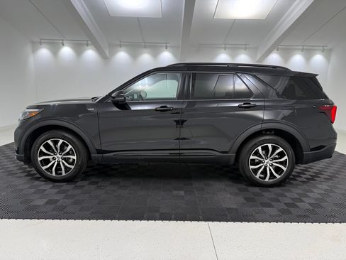 Used 2025 Ford Explorer ST-Line AWD/4WD image 4