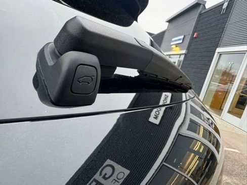 Used 2023 Genesis GV70 2.5T image 12