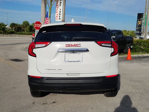 Used 2024 GMC Terrain SLE FWD image 6
