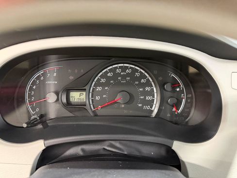 Used 2011 Toyota Sienna w/ Towing Pkg FWD image 28
