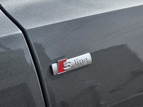 Used 2019 Audi Q8 Prestige image 11