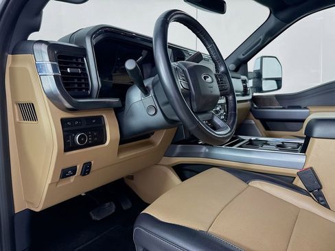 Used 2023 Ford F250 Lariat w/ Chrome Package image 9